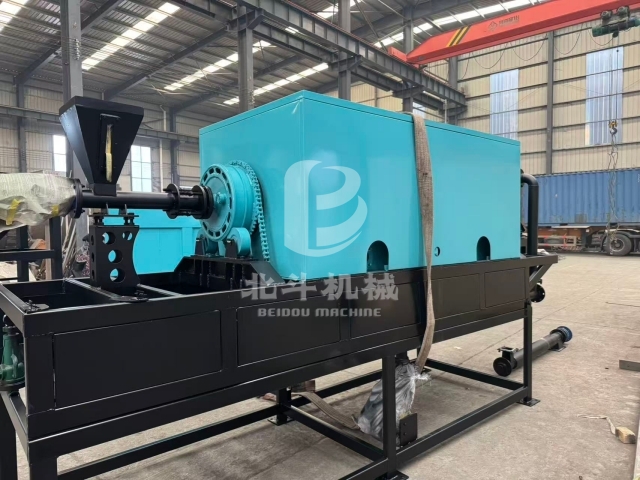 訂單如期交付:小型炭化機裝車啟運韓國